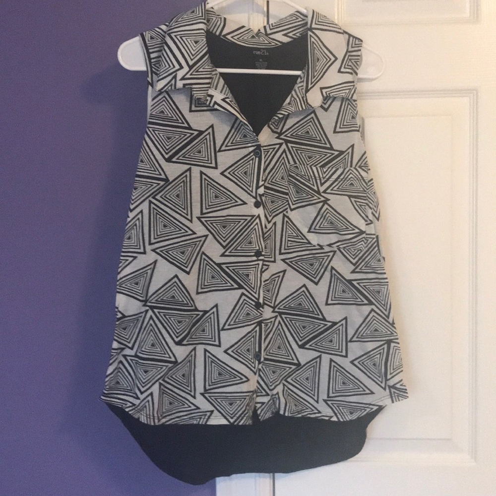 💥3/$15💥 Black and grey Rue21 top